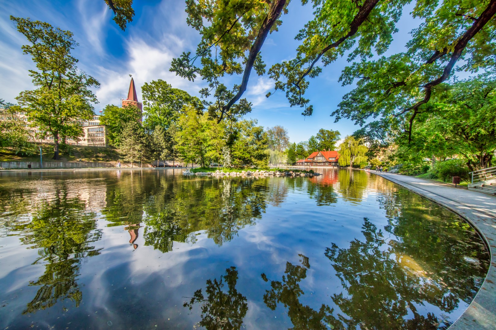 Wieża Piastowska i Staw Zamkowy fot. UM Opole