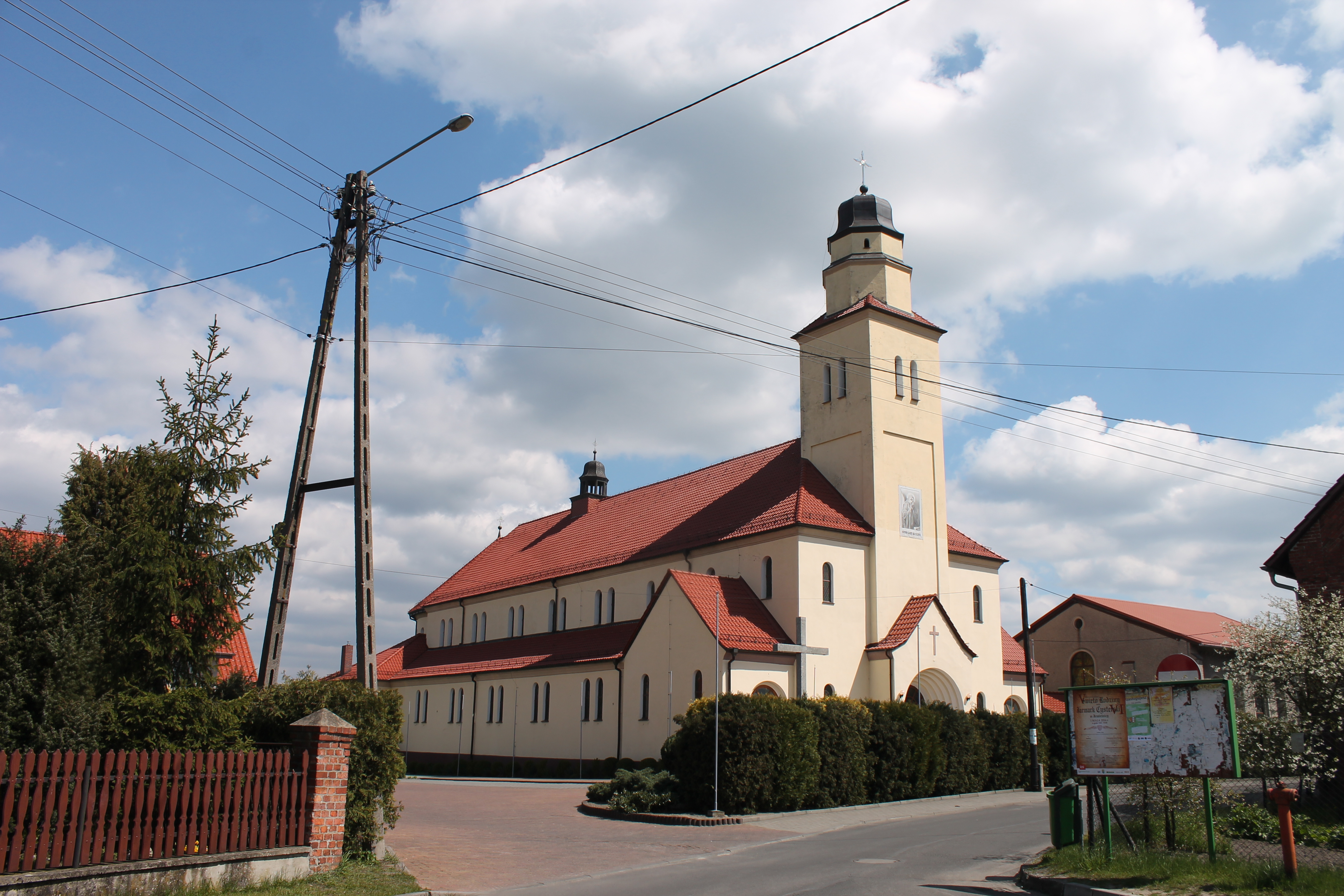 KOŚCIÓŁ/ SANKTUARIUM W ŻĘDOWICACH 