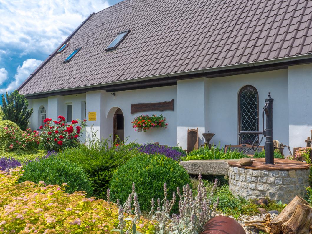 MUZEUM WIEJSKIE „FARSKA STODOŁA” W BIEDRZYCHOWICACH fot. Ola Wysocka Osiem stóp